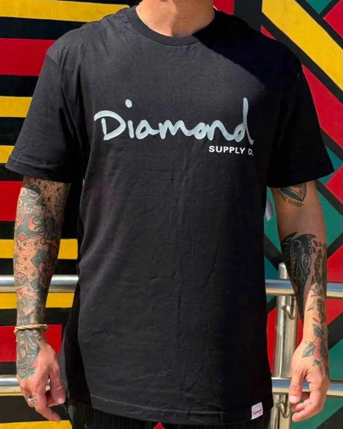 Camiseta Diamond Og Script Tee